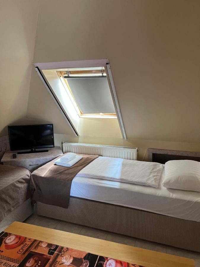 Hotel Irini Panzio Budapeszt Zewnętrze zdjęcie